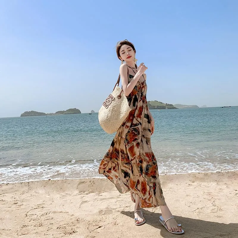 2025 Smudge holiday dress 2025 women's new Bali summer design sense thin a word medium and long suspenders