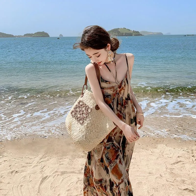 2025 Smudge holiday dress 2025 women's new Bali summer design sense thin a word medium and long suspenders