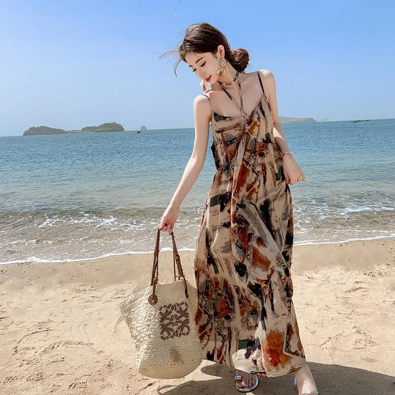 2025 Smudge holiday dress 2025 women's new Bali summer design sense thin a word medium and long suspenders