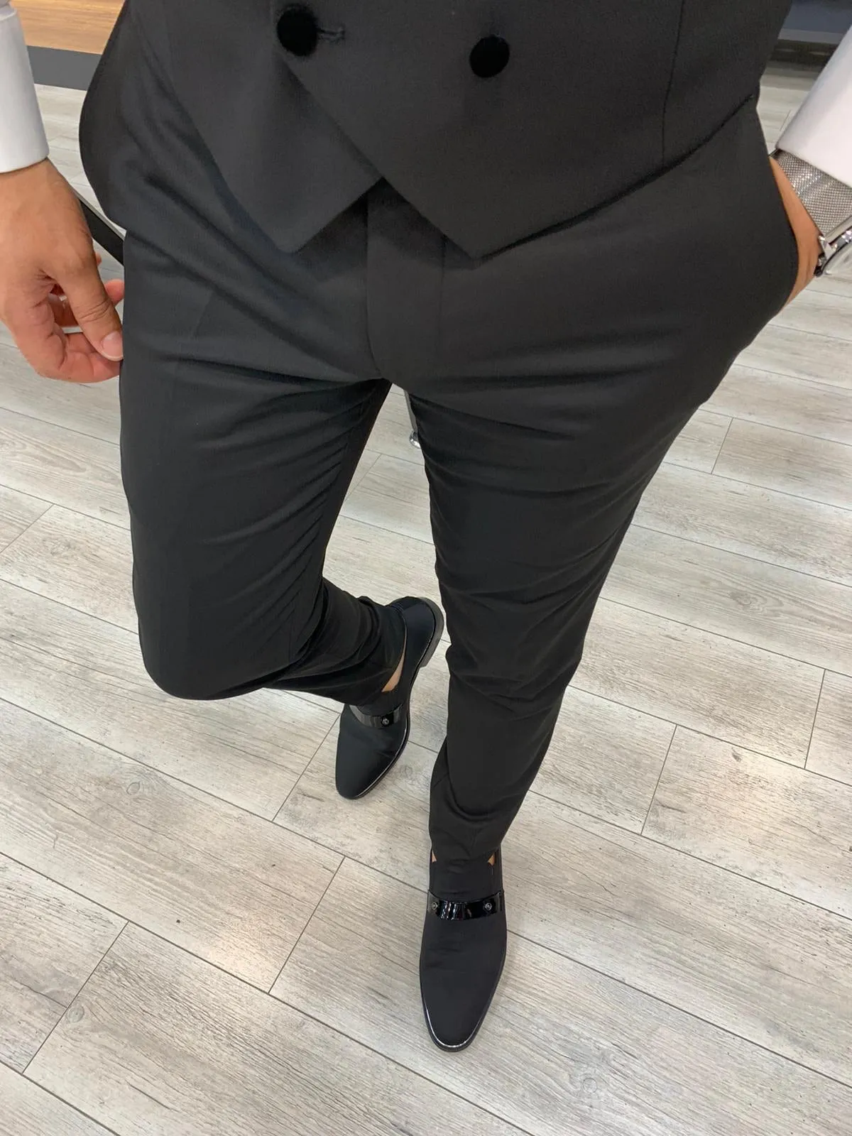 Genova Black Slim Fit Peak Lapel Tuxedo for Elegant Occasions