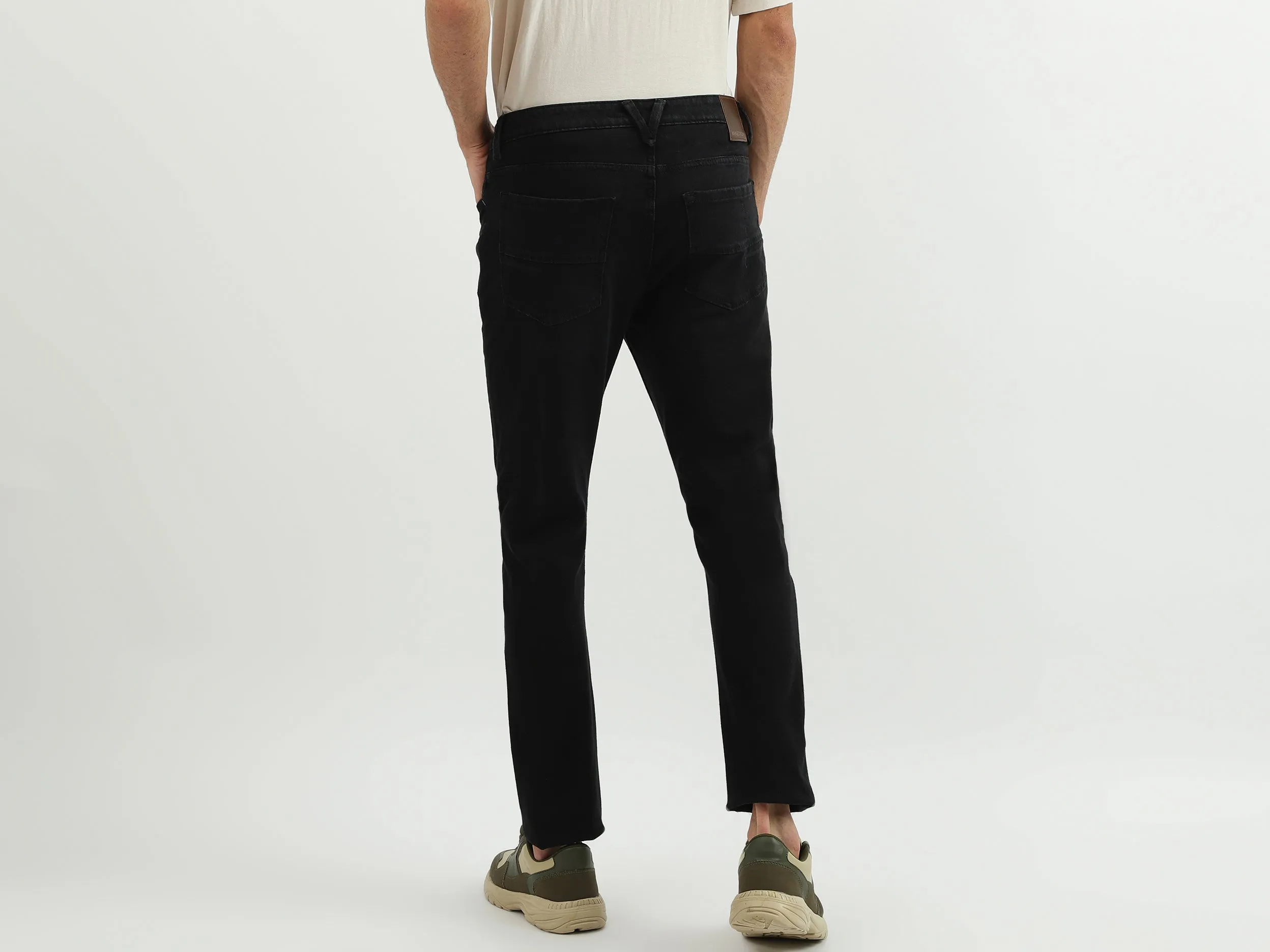 Men Solid Carrot Fit Jeans