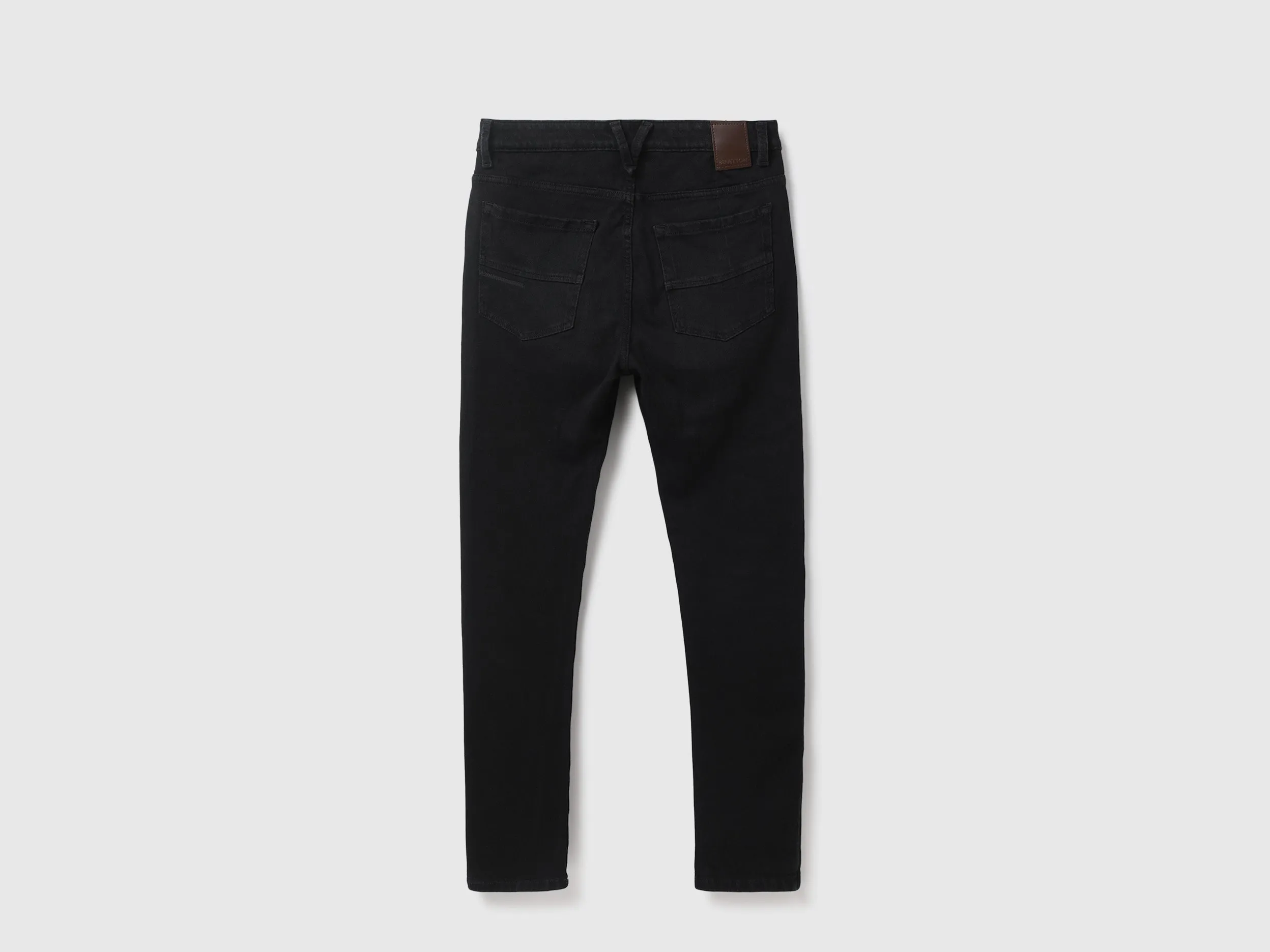 Men Solid Carrot Fit Jeans