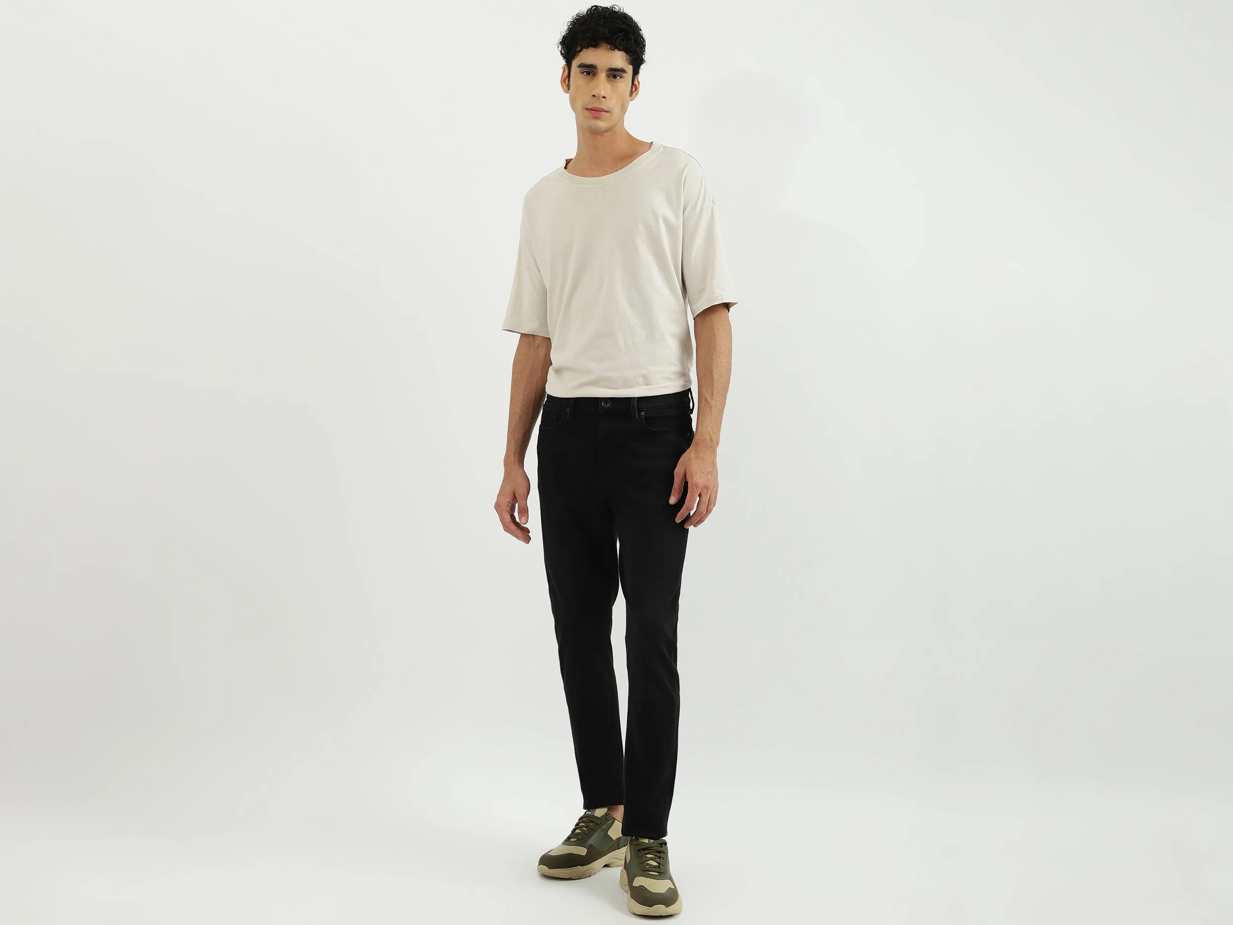 Men Solid Carrot Fit Jeans