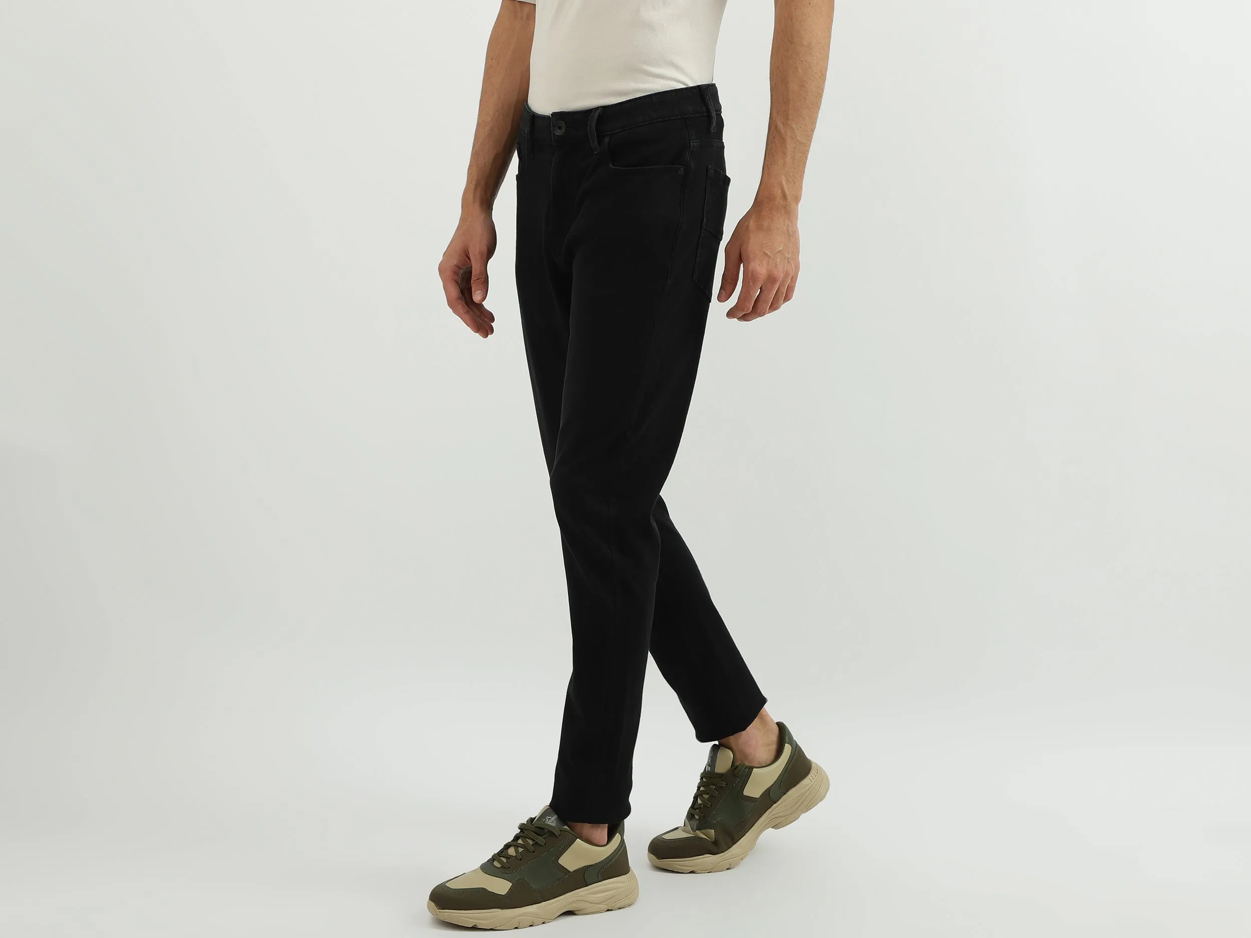 Men Solid Carrot Fit Jeans