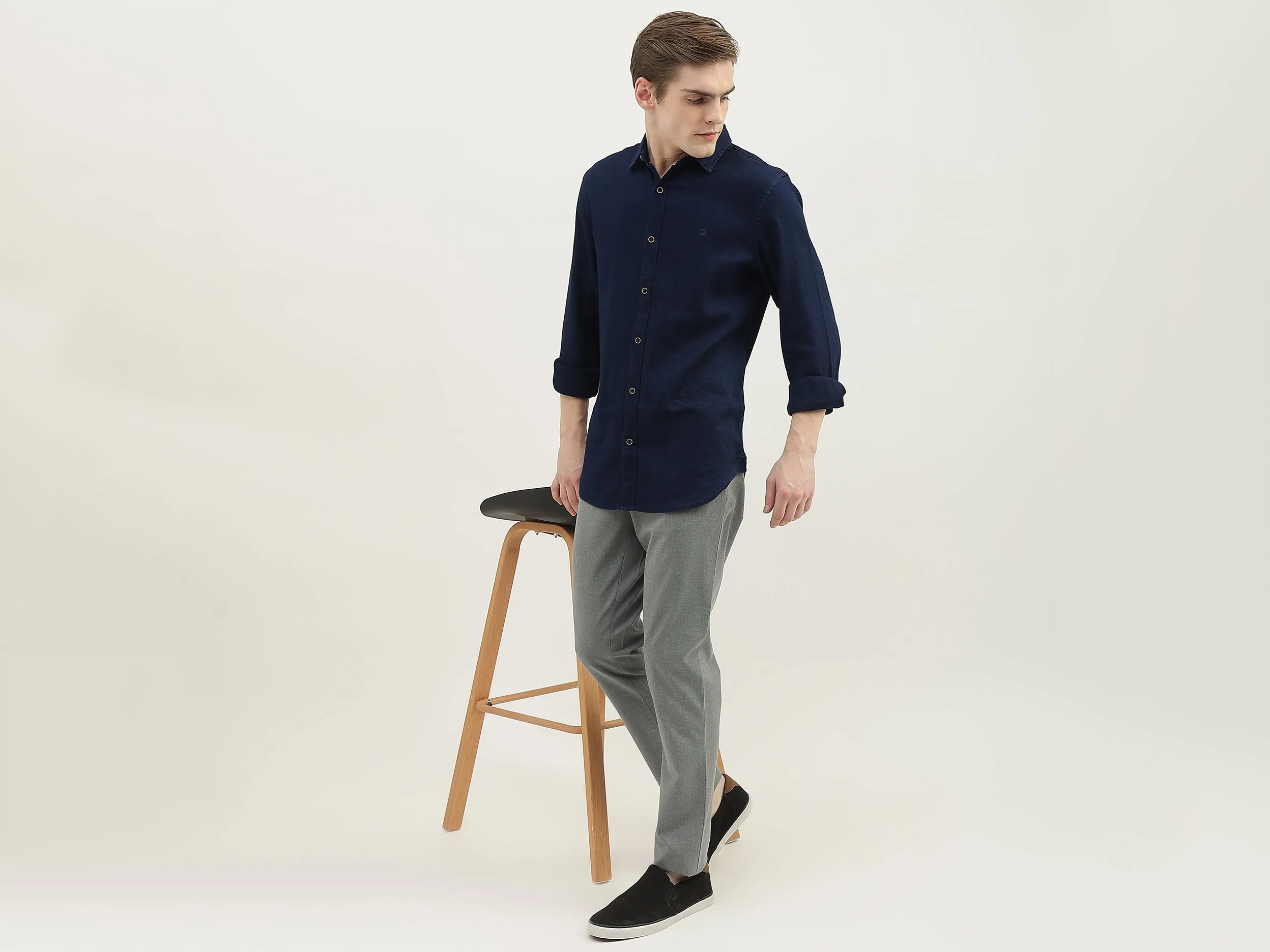 Men Solid Slim Fit Trousers