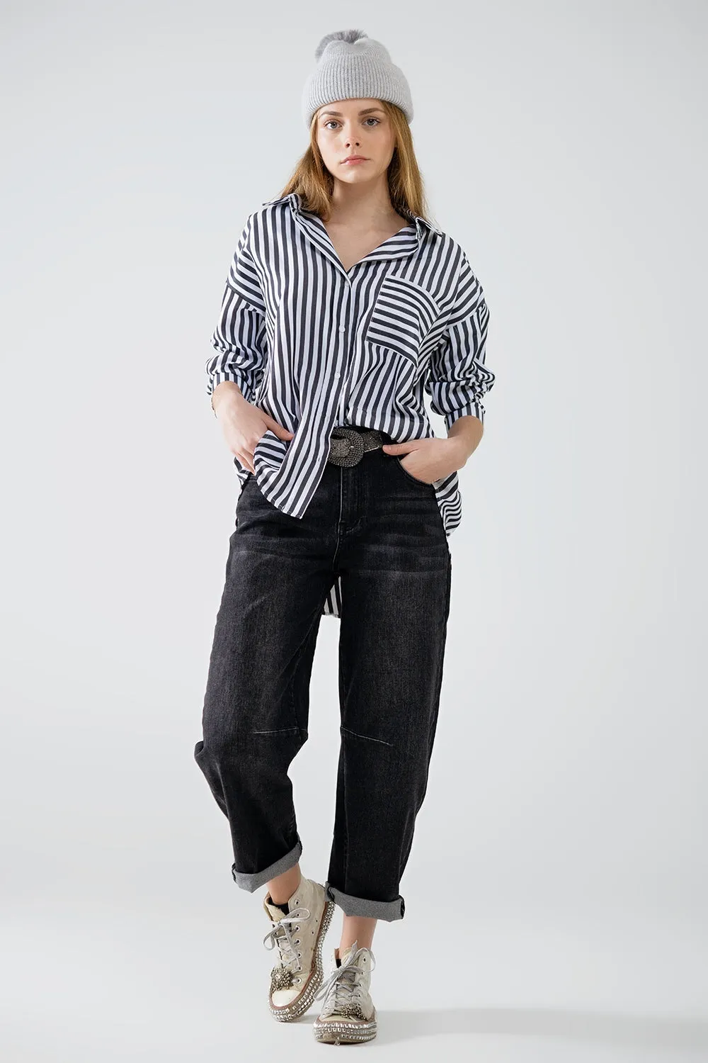 Poplin shirt with vertical stripes in black and chest pocket