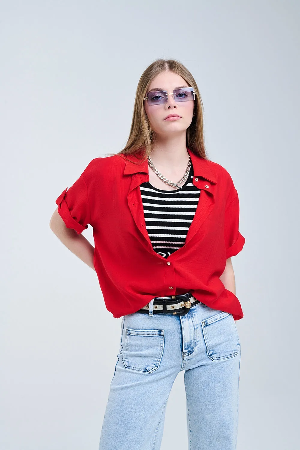 Red shirt with short sleeves and pleat on the sleeve
