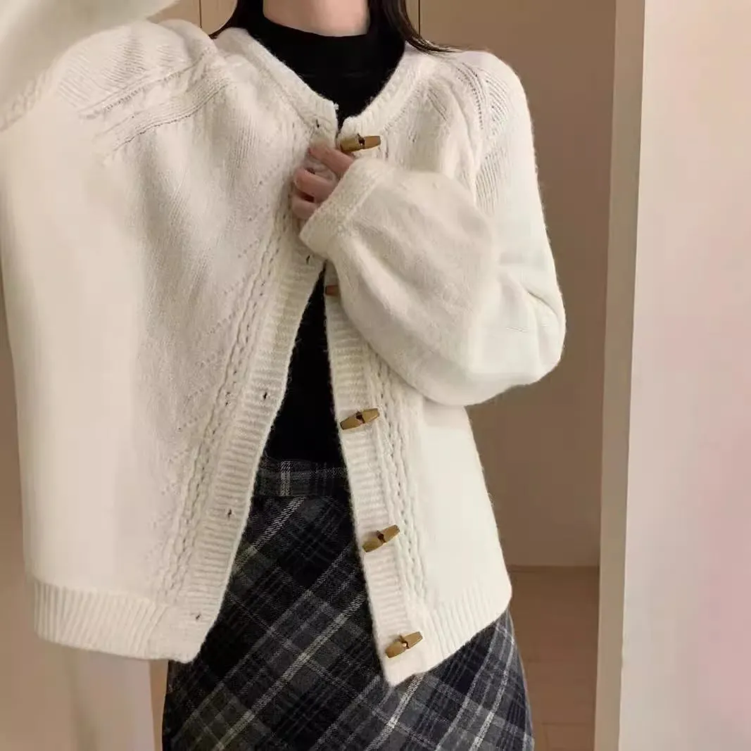 XIEYINSHE Gentle wind horn buckle knitted cardigan women's New autumn new loose and thin temperament soft waxy sweater jacket tide
