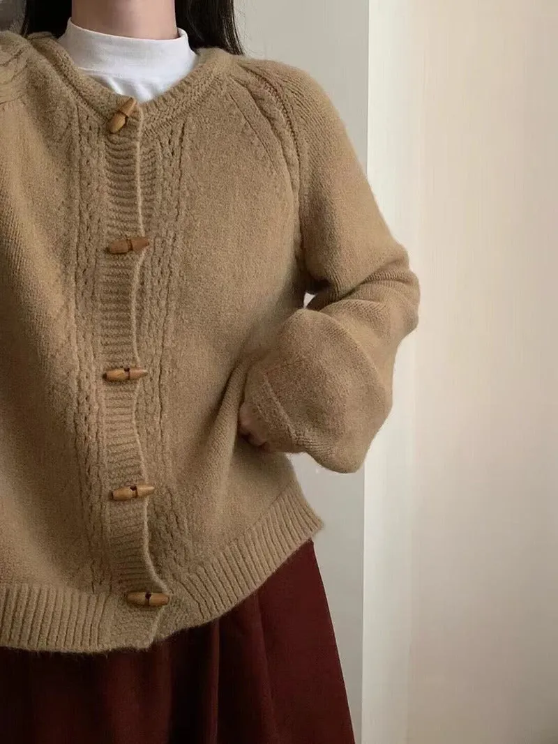 XIEYINSHE Gentle wind horn buckle knitted cardigan women's New autumn new loose and thin temperament soft waxy sweater jacket tide