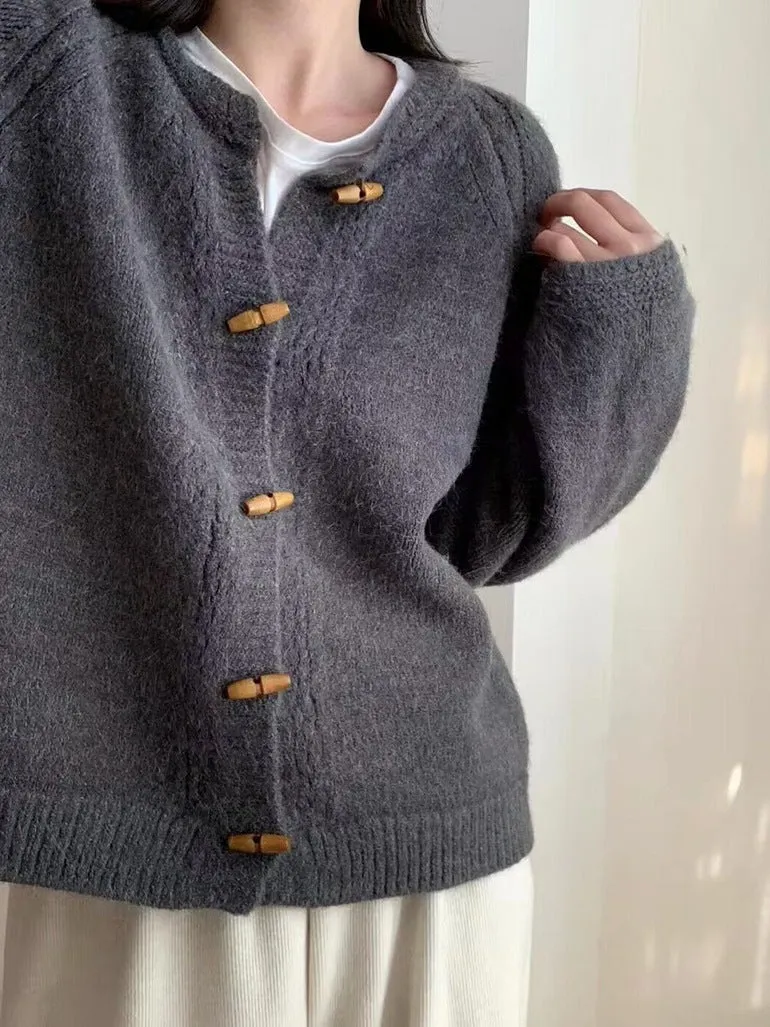 XIEYINSHE Gentle wind horn buckle knitted cardigan women's New autumn new loose and thin temperament soft waxy sweater jacket tide